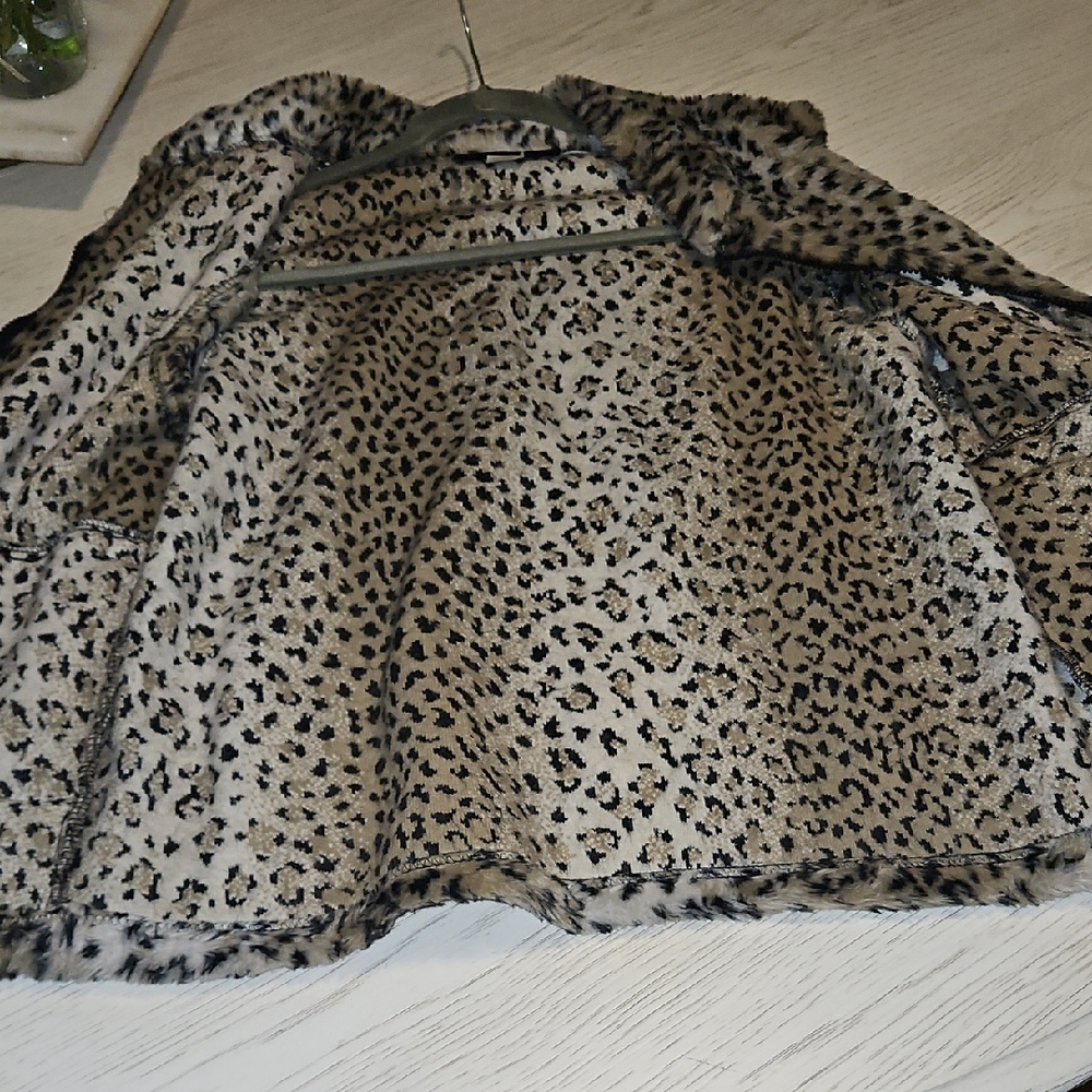 Leopard Print Faux Fur Vest - Picture 9 of 9